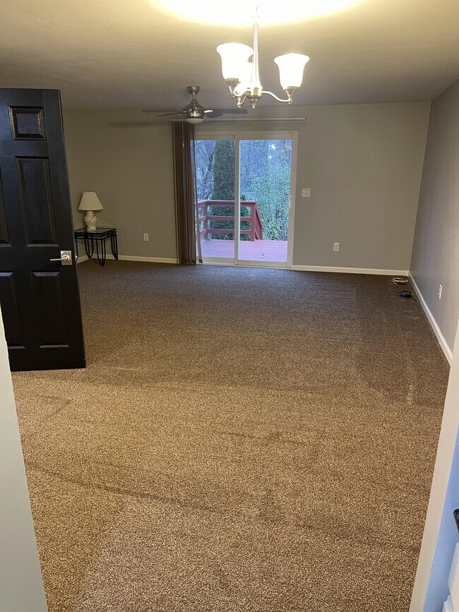 Building Photo - 119 Iron Oaks Cir