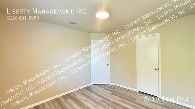 Building Photo - 2410 Gem Oak