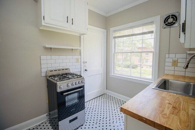 Building Photo - Bright & Modern Renovated 1-Bedroom Condo ...