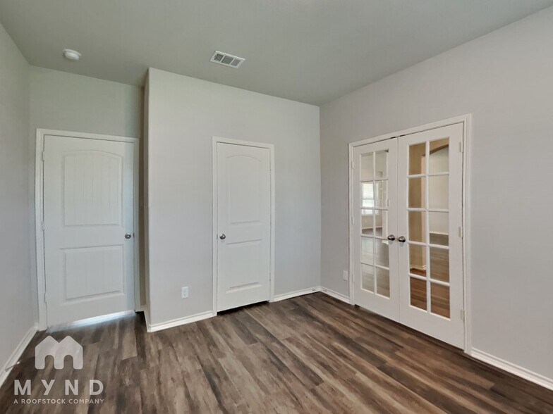 Building Photo - 3905 Chippewa Ct