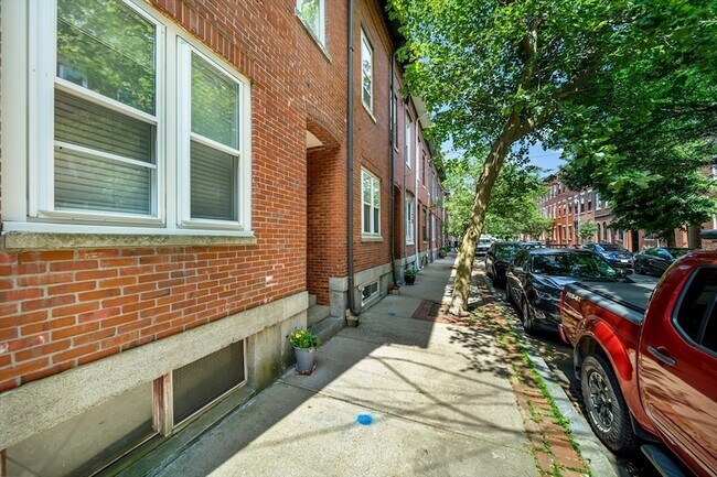 Building Photo - 46 Medford St