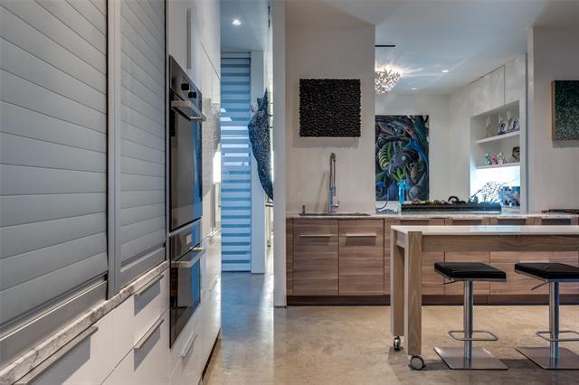 Building Photo - 2300 N Carroll Ave