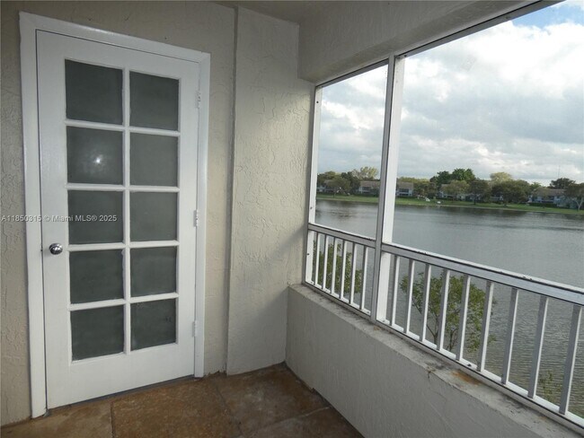 Building Photo - 2850 N Oakland Forest Dr