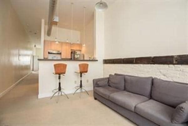 Building Photo - 296 Meridian St