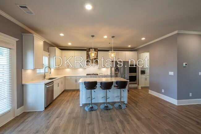 Building Photo - 7095 Evening Dew Dr
