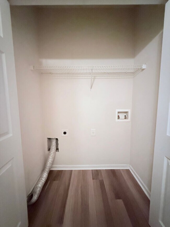 Building Photo - Large townhome in downtown Dawsonville
