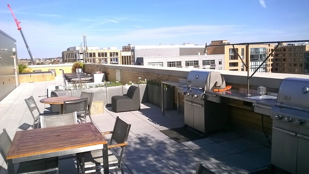 Rooftop Grill - 440 L St NW