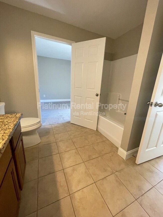 Building Photo - 1305 Smithdale Heights Dr