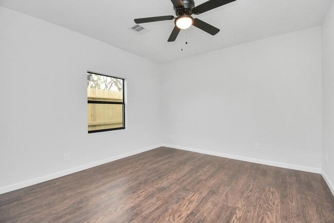 Building Photo - 262 De Boll St