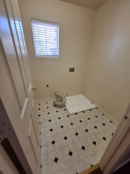 Building Photo - 5066 Trouville Ln