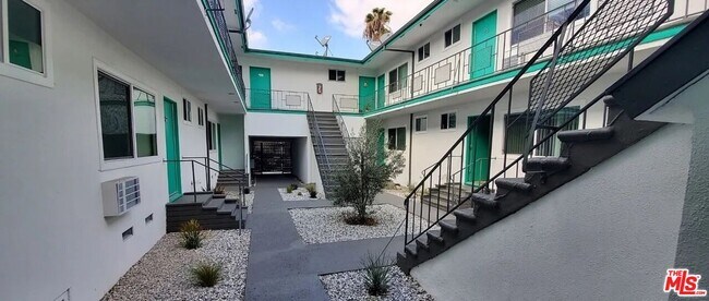 Building Photo - 252 S New Hampshire Ave