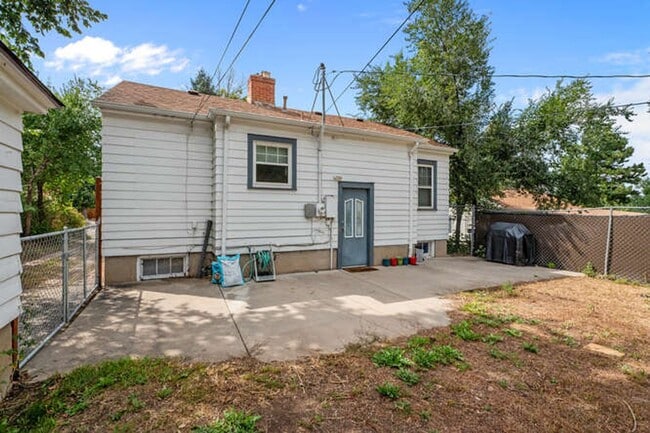 Building Photo - Updated 3-Bedroom, 2-Bath Home in the Heart of Englewood - Available Now!