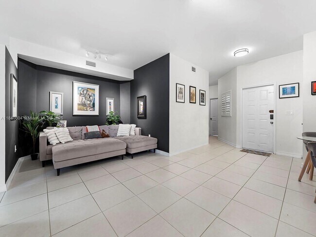 Building Photo - 15533 N Miami Lakeway
