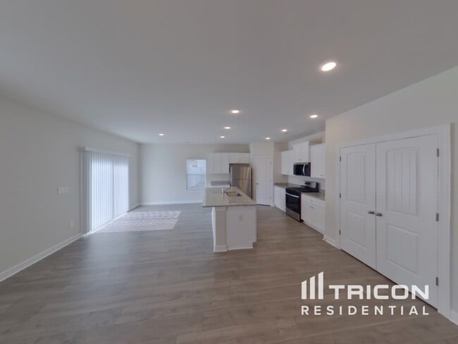 Building Photo - 3427 Quintana Dr