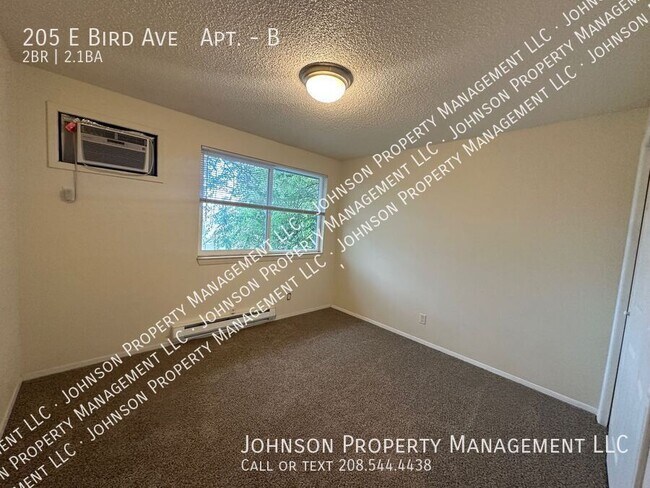 Building Photo - 205 E Bird Ave