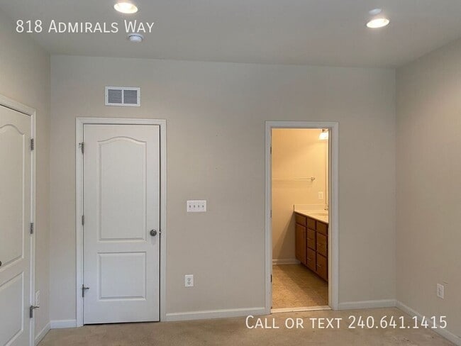 Building Photo - 818 Admirals Way
