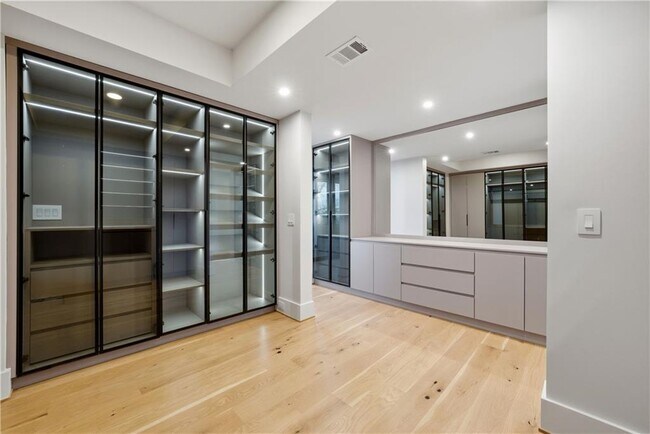 Building Photo - 1033 Reeder Cir NE