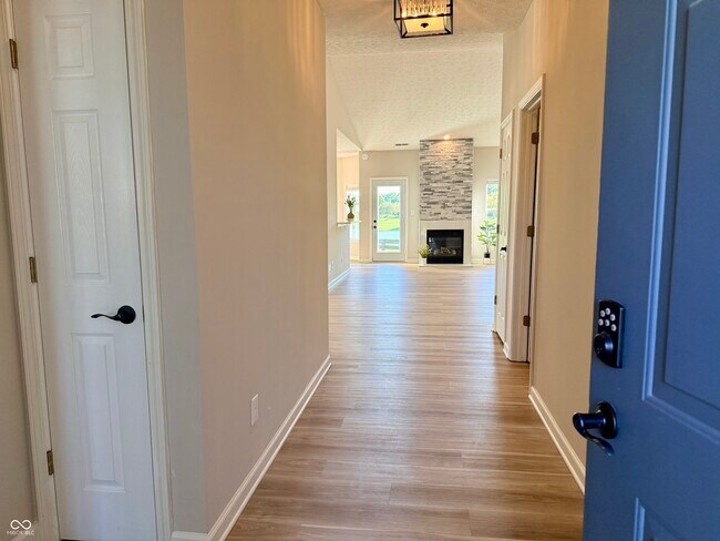 Building Photo - 13926 Forum Meadows Dr