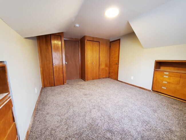 Building Photo - 5451 Summit Rd