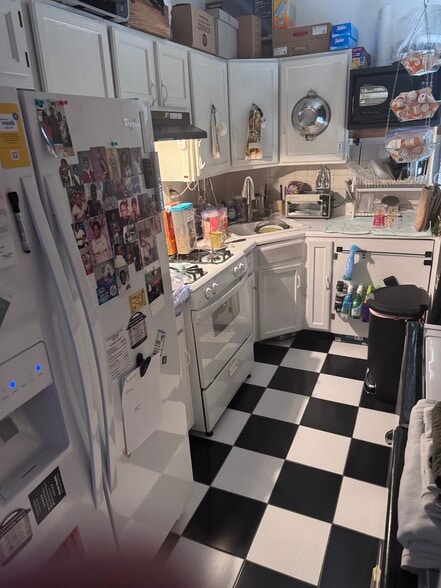 Kitchen - 165 Winfield Ave