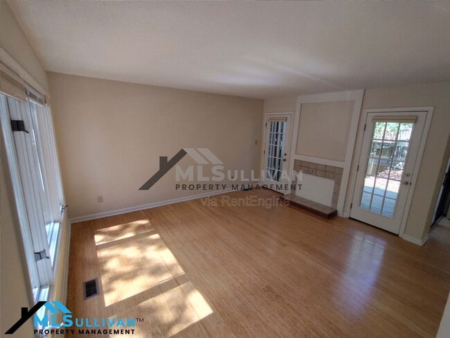 Building Photo - 4930 Pine Cone Dr