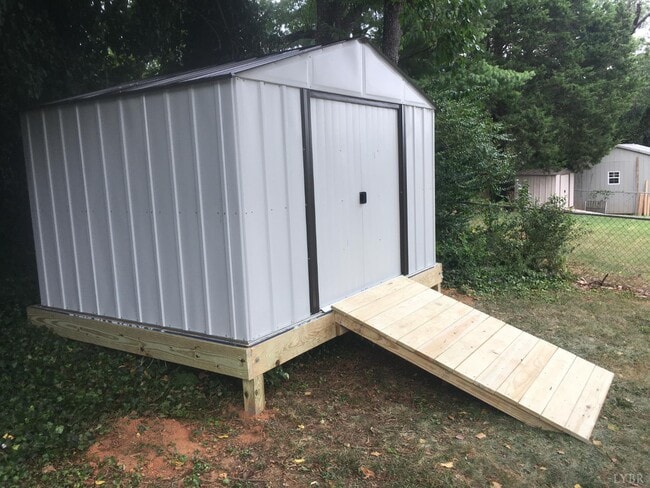 Building Photo - 1320 St Cloud Ave