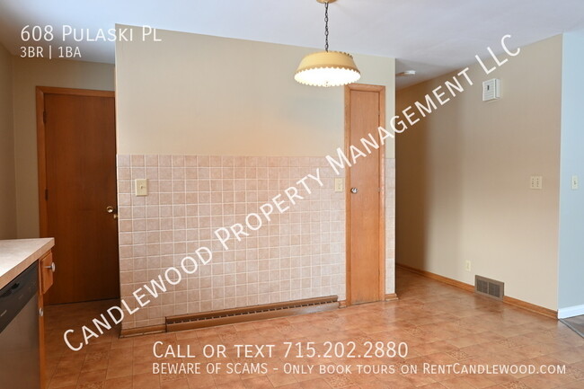 Building Photo - Pet Friendly 3 Bedroom Single Family Home ...