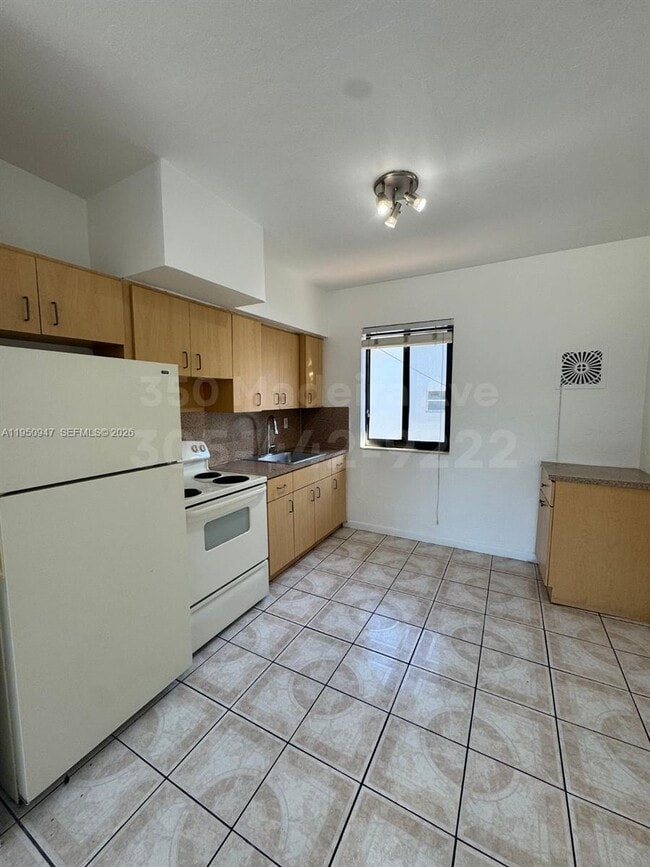 Building Photo - 350 Madeira Ave