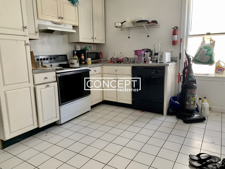 Building Photo - 26 Haskell St