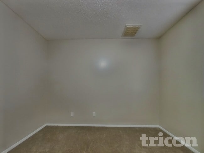 Building Photo - 1824 W Cheyenne Dr