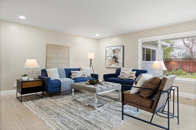 Building Photo - 875 Brittany Ln