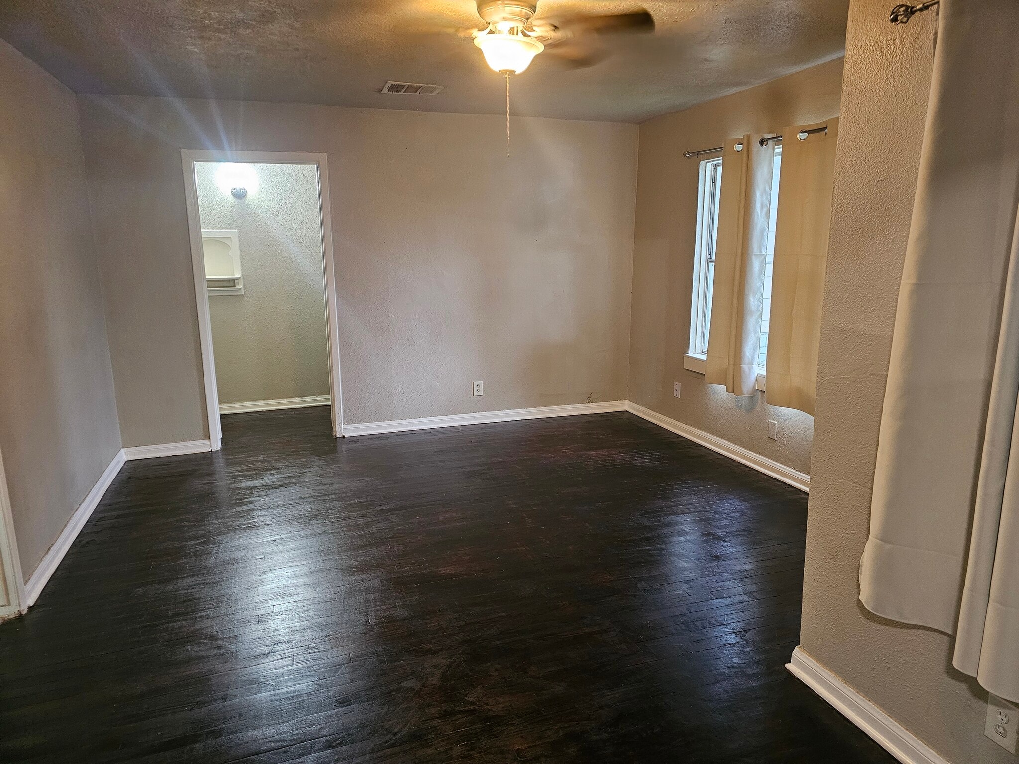 Building Photo - 3021 Sunbeam St