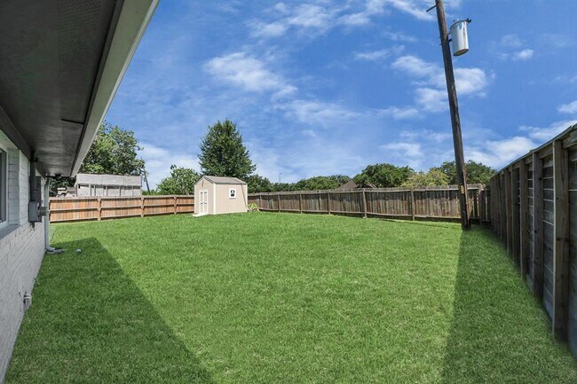Building Photo - 11218 Sagedowne Ln