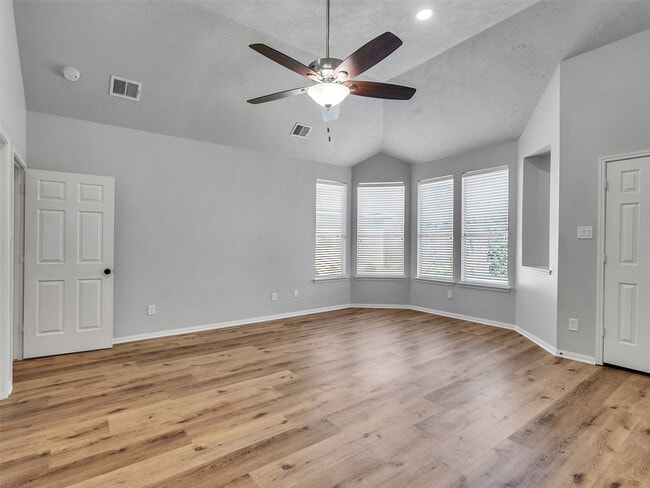 Building Photo - 30018 Bashaw Dr