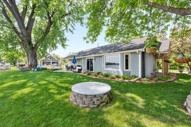 Building Photo - 21253 Lake George Blvd