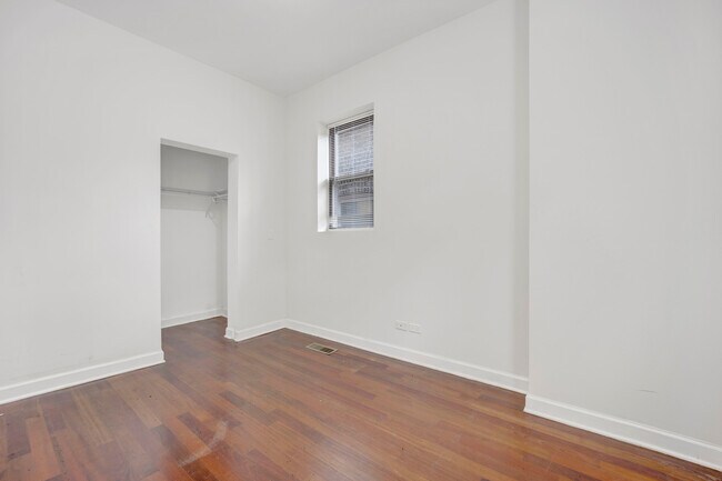 Building Photo - 1010 W Dakin St