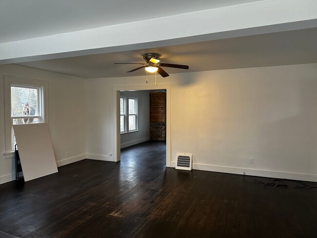 Building Photo - FREE JANUARY RENT!!! Charming 3-bedroom, 1...