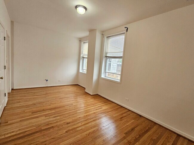 Building Photo - 4032 N Milwaukee Ave