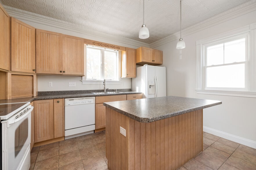 Kitchen - 338 Stevens Avenue