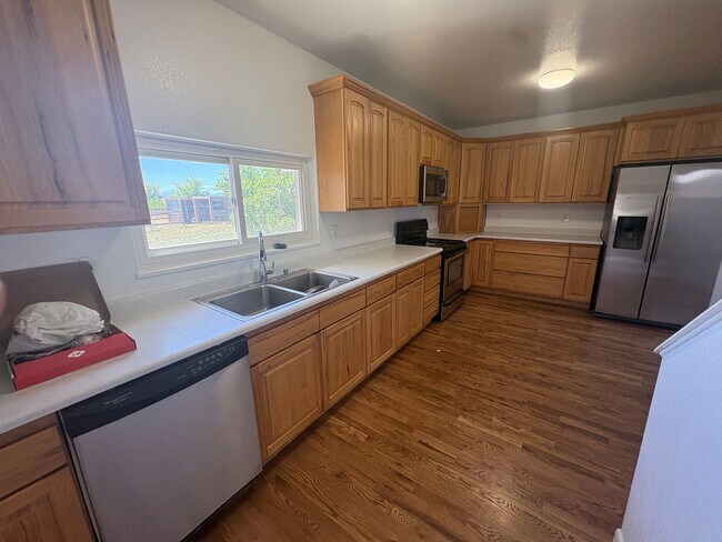 Building Photo - Charming Ranch Home on Spacious Land