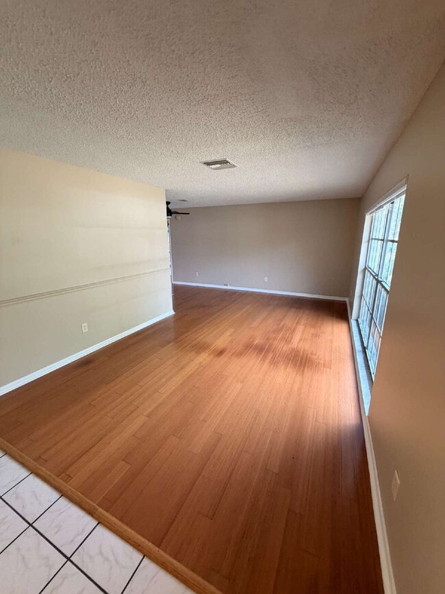 Building Photo - PRIVATE POOL HOME | 3 BED / 2 BATH | FENCED YARD | GARAGE | PET FRIENDLY
