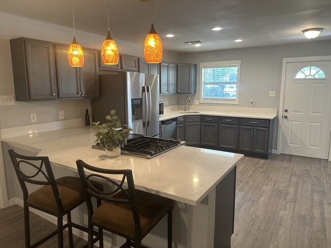 Open Floor pland Kitchen with quartz counter top - 910 Morey Peak Dr