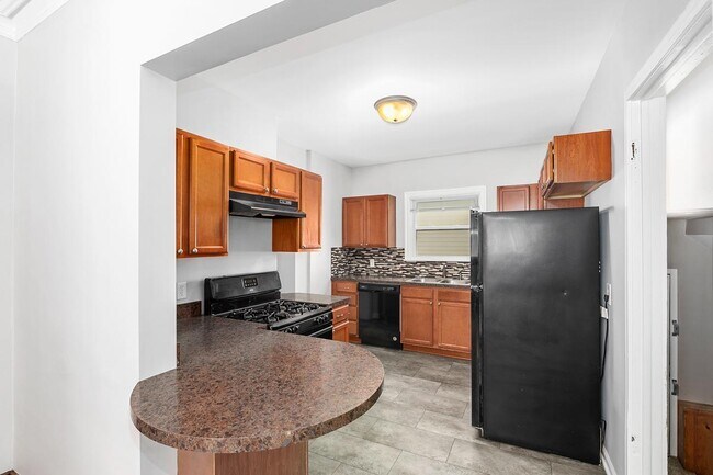 Building Photo - 220 Valley Ave SW