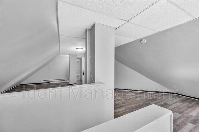 Building Photo - 694 Main St