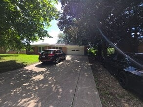 Building Photo - 2 bedroom unit in Berrien Springs