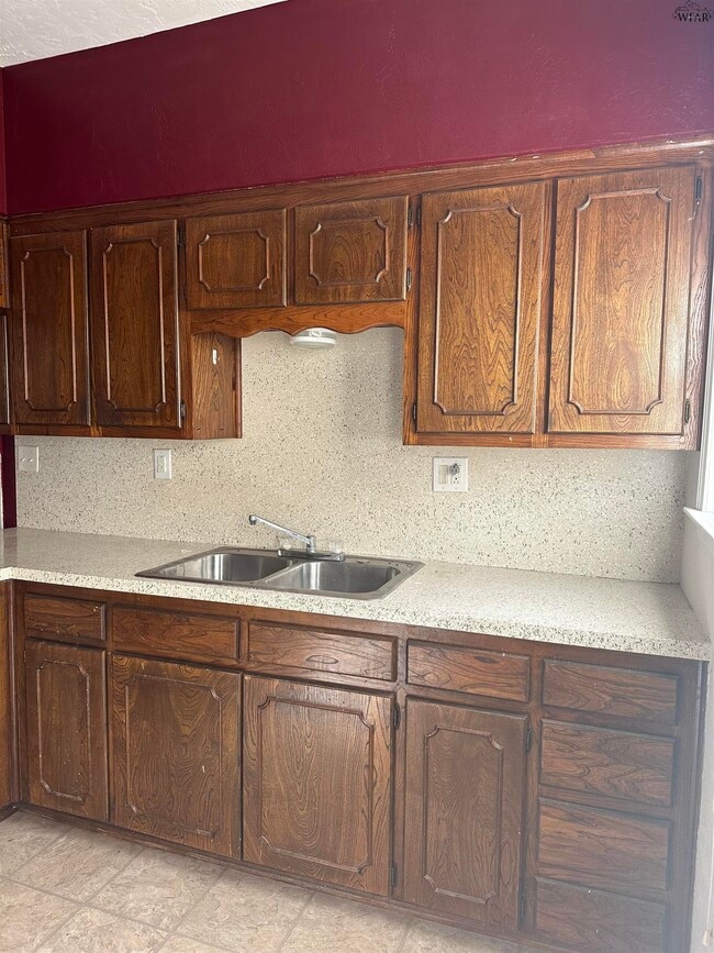 Building Photo - 2002 Jones St