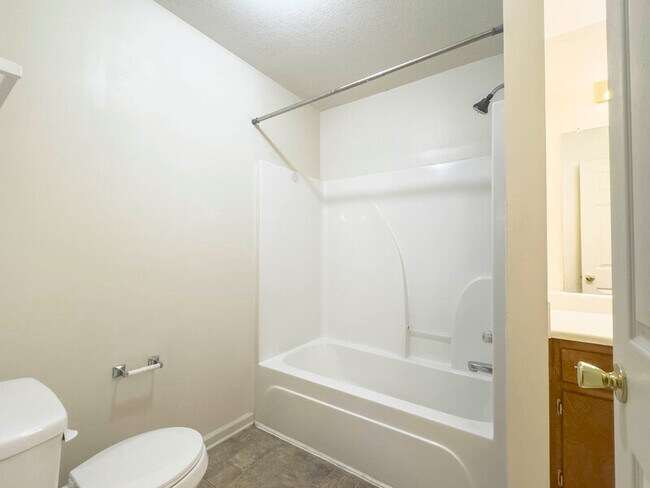 Building Photo - 513-B Peachers Ridge
