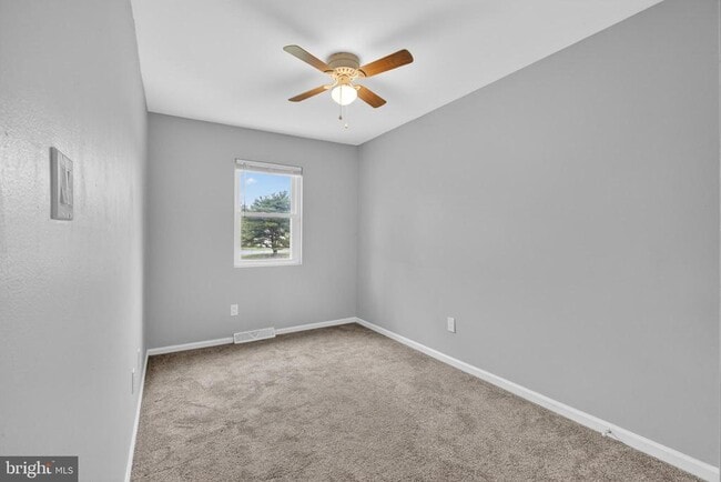 Building Photo - 46 Village Dr