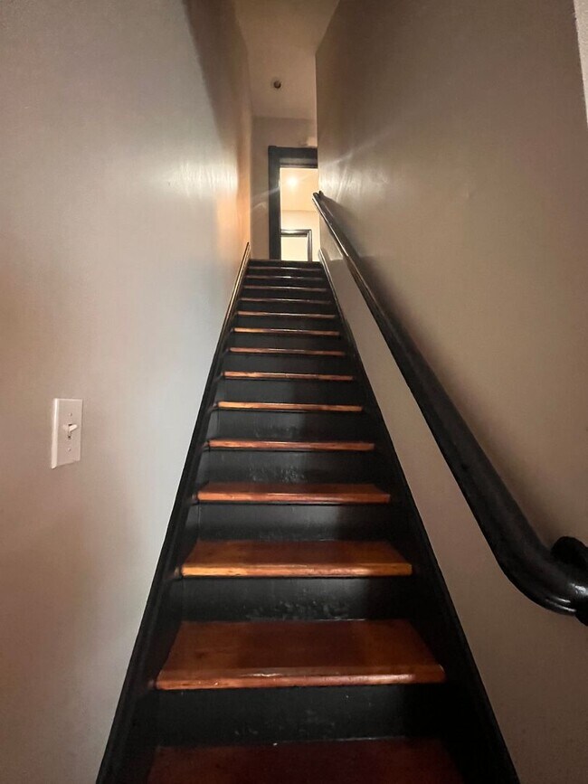 Building Photo - Large Home in ShadySide, Newly Rennovated!