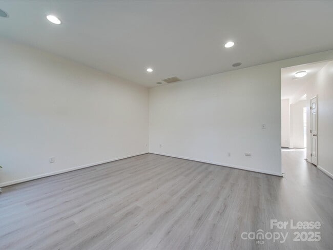 Building Photo - 11628 Eastwind Dr